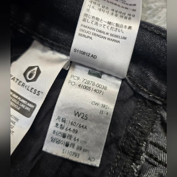 Levi's Dark Denim Women's Shorts - Picture 4 of 9